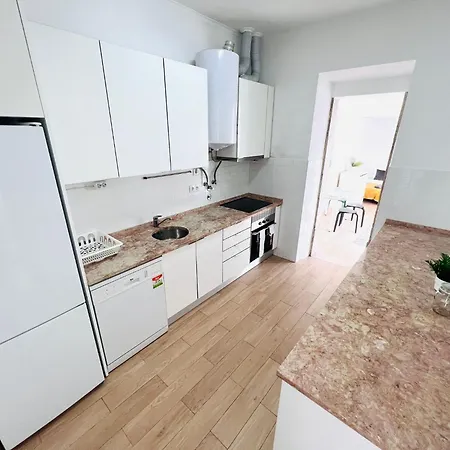 Apartment Spacious Family Flat Ideal For Tourists