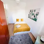 Spacious Family Flat Ideal For Tourists アパート リスボン