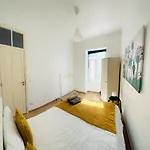 Spacious Family Flat Ideal For Tourists アパート リスボン